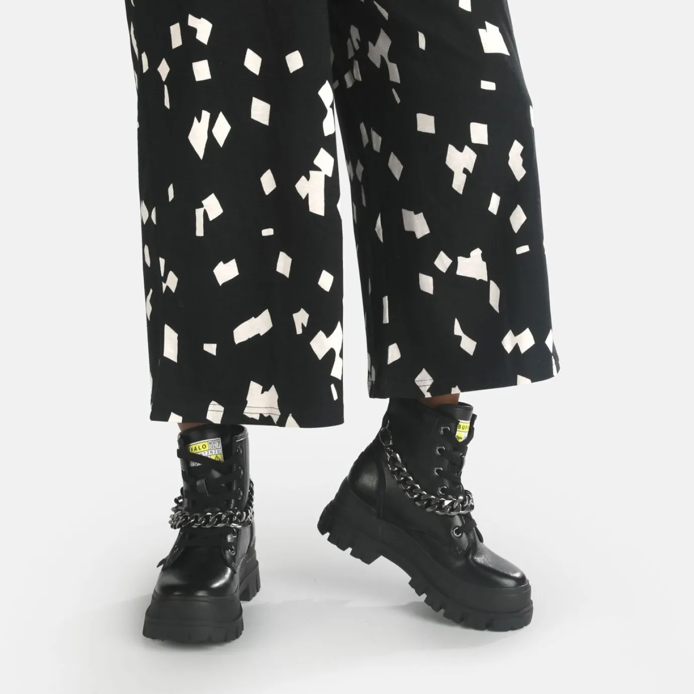 BUFFALO Ankle Boots^Aspha Chain Ankle Boot Vegan Black
